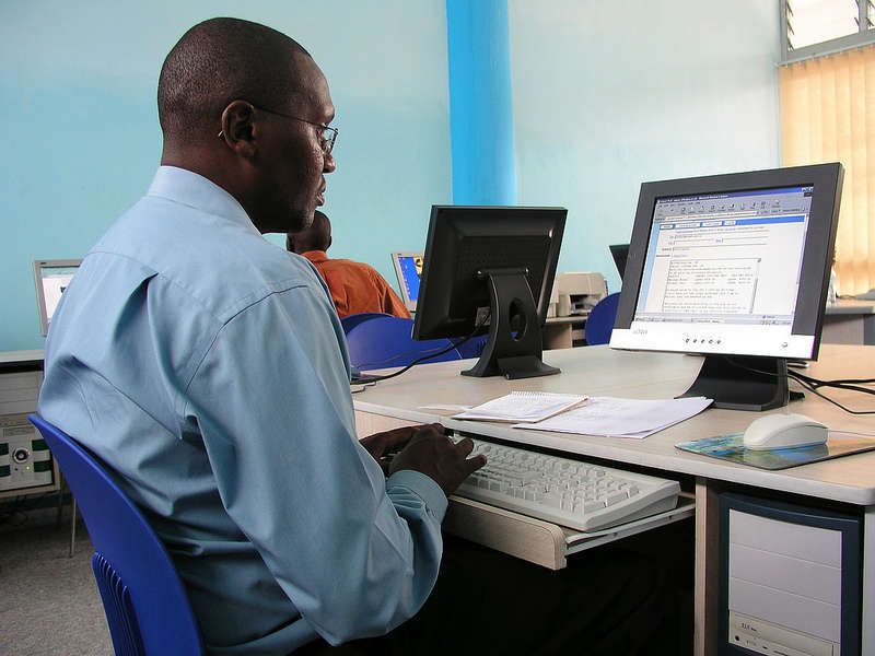 Office, Africa - Photo credit: World Bank Photo Collection / Foter / Creative Commons Attribution-NonCommercial-NoDerivs 2.0 Generic (CC BY-NC-ND 2.0)