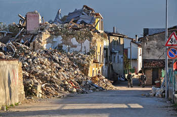 Sisma Abruzzo - Photo credit: Darkroom Daze / Foter / Creative Commons Attribution-NonCommercial-ShareAlike 2.0 Generic (CC BY-NC-SA 2.0)