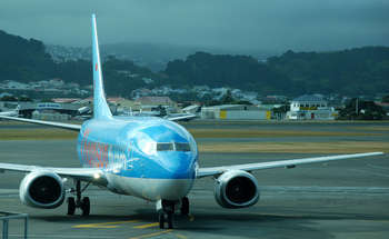 Thomsonfly 737 (G-THOE), Wellington, New Zealand, December 2007