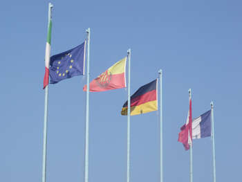 Castelletto - Lake Garda - flags of Europe