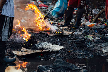 Burning trash - Photo credit: AdamCohn via Foter.com / CC BY-NC-ND