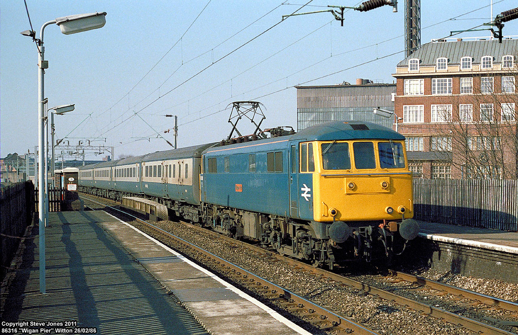 Electric Locomotive - Photo credit: Tutenkhamun Sleeping via Foter.com / CC BY