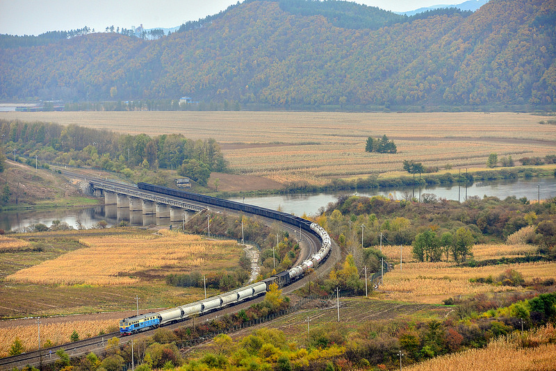 Freight train - Photo credit: 哈局巡道工 via Foter.com / CC BY-NC-SA