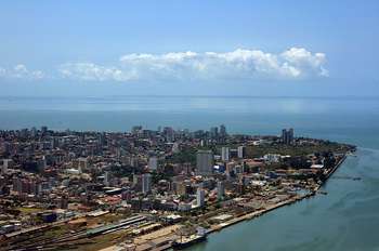 Business center in Maputo - Author Hansueli Krapf