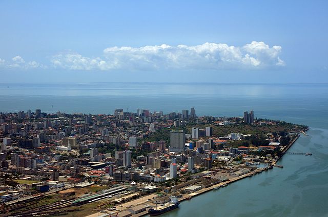 Business center in Maputo - Author Hansueli Krapf