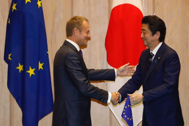 Tusk e Abe - Copyright: European Union 