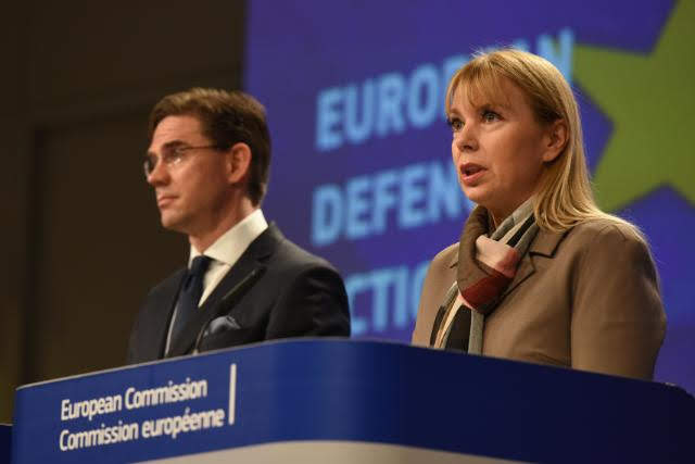 Katainen e Bieńkowska © European Union, 2016/Source: EC - Audiovisual Service/Photo: Mauro Bottaro