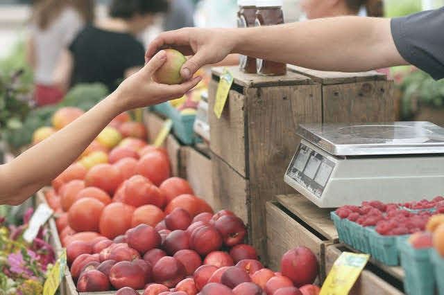 Vendita diretta prodotti agricoli - Photo credit: Foto di Erik Scheel da Pexels