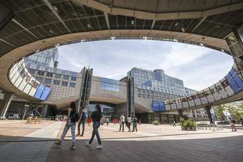 Recovery fund PE - photo credit: Stockshot of the EP in Brussels - Heatwave