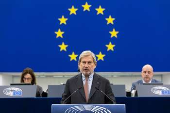 Commissario Hahn - Photo credit: European Union, 2022 - EC - Audiovisual Service - Photographer: Abdesslam Mirdass