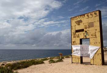 Porta di Lampedusa, porta d'Europa, monumento di Mimmo Paladino - Foto di Marcello Paternostro, Copyright European Union, 2017 (ID: P-035344/00-09)