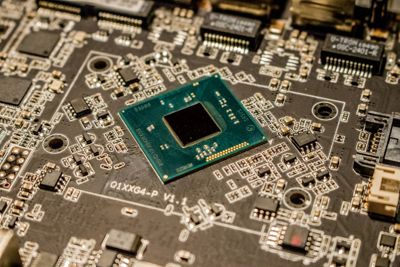 Contratti di sviluppo Semiconduttori - Photo credit: Photo by Jeremy Waterhouse - Pexels.com