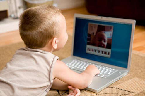 Children and Internet - foto di Swansea Photographer